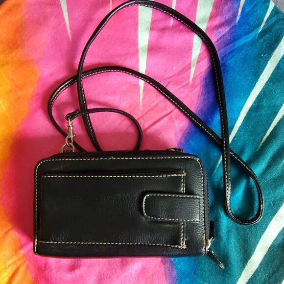 FREE with bundle! Crossbody vegan leather wallet - Picture 2 of 7